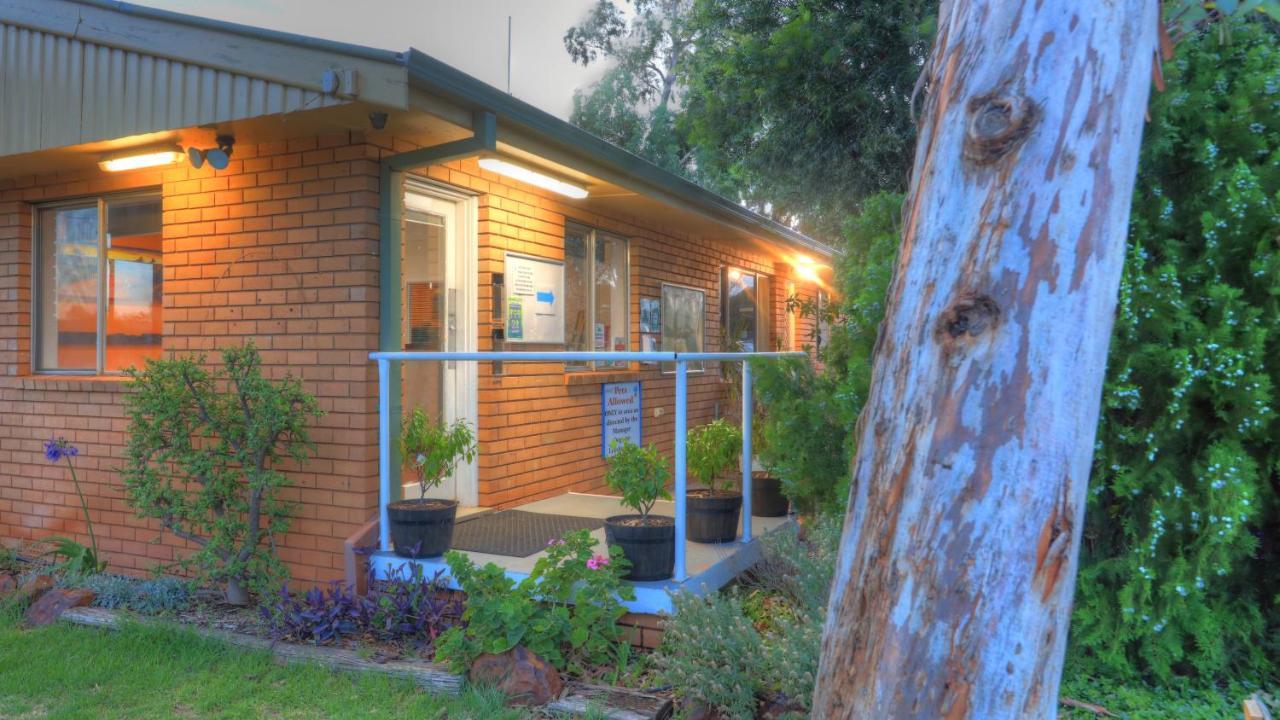 Cobar Caravan Park Bagian luar foto